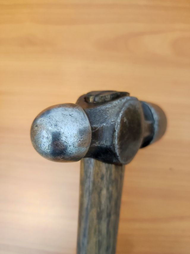 Martillo de bola antiguo