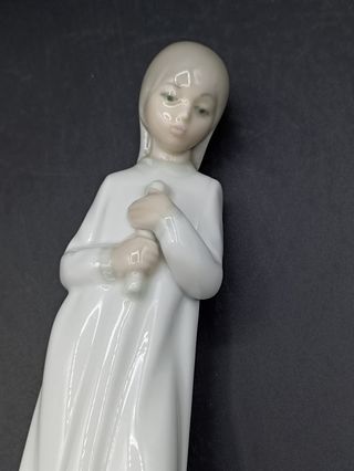 Figura niña porcelana española