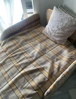 Sofá cama plegable. Fold out sofa