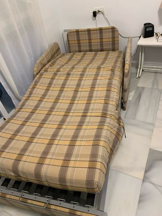 Sofá cama plegable. Fold out sofa