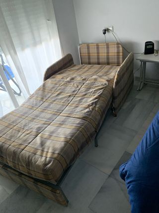 Sofá cama plegable. Fold out sofa