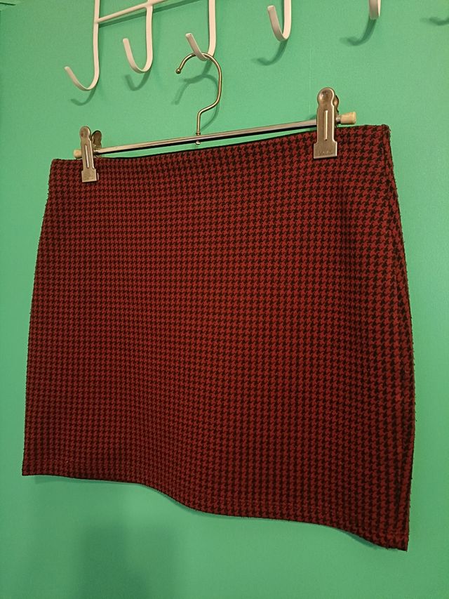 Minifalda pata de gallo rojo.