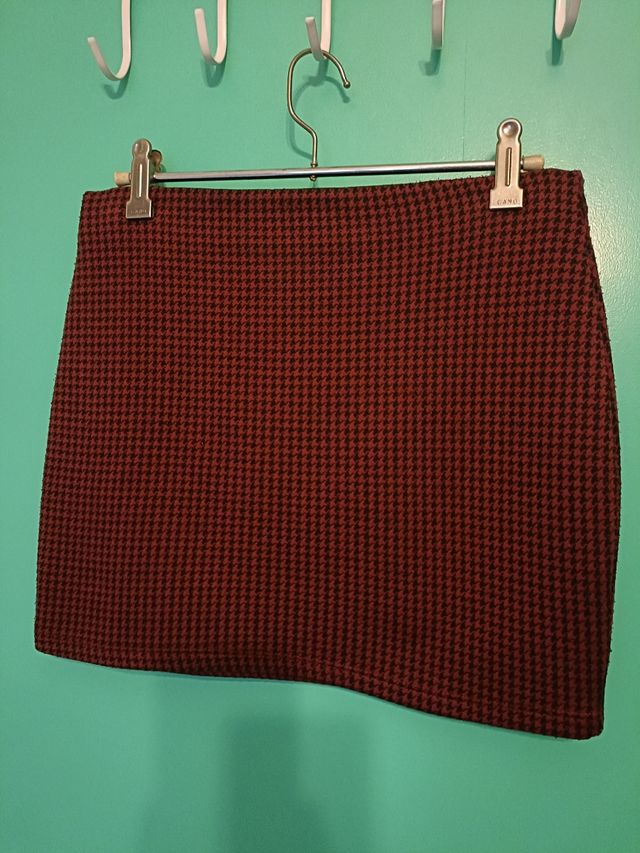 Minifalda pata de gallo rojo.