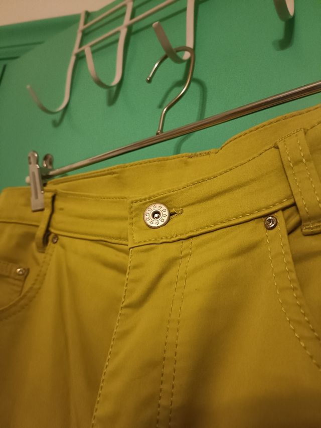 Pantalón recto verde pistacho.