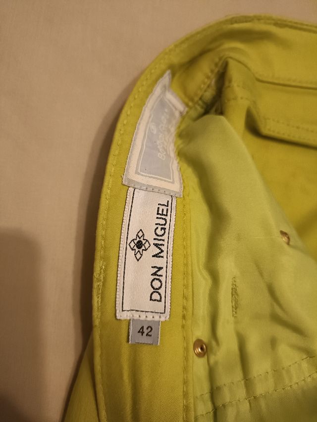 Pantalón recto verde pistacho.