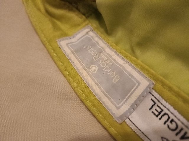 Pantalón recto verde pistacho.