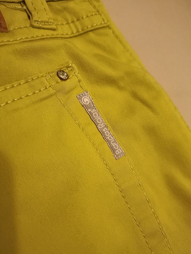 Pantalón recto verde pistacho.