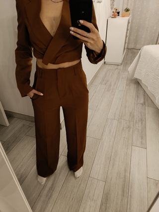 Traje de pantalón y blazer corto 