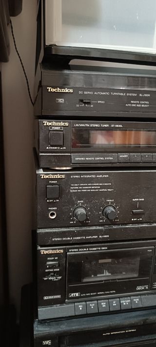 Aparato de musica Technics. con tocadiscos. 