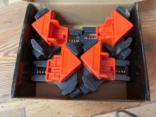 PRESAS PINZAS CORNER MATE