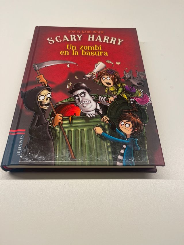 Libro juvenil Un zombie en la basura