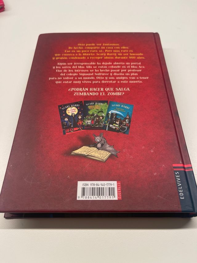 Libro juvenil Un zombie en la basura