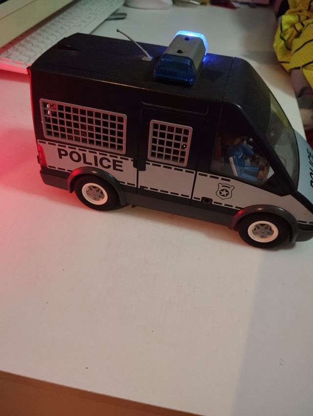 Furgón policía Playmobil