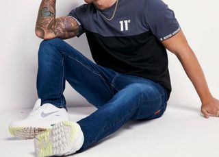 11 Degrees. Pantalón vaquero slim. W32 L32