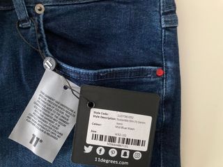 11 Degrees. Pantalón vaquero slim. W32 L32