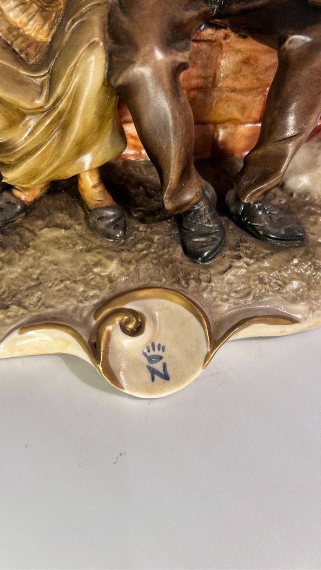 Statua di Capodimonte con coppia di anziani