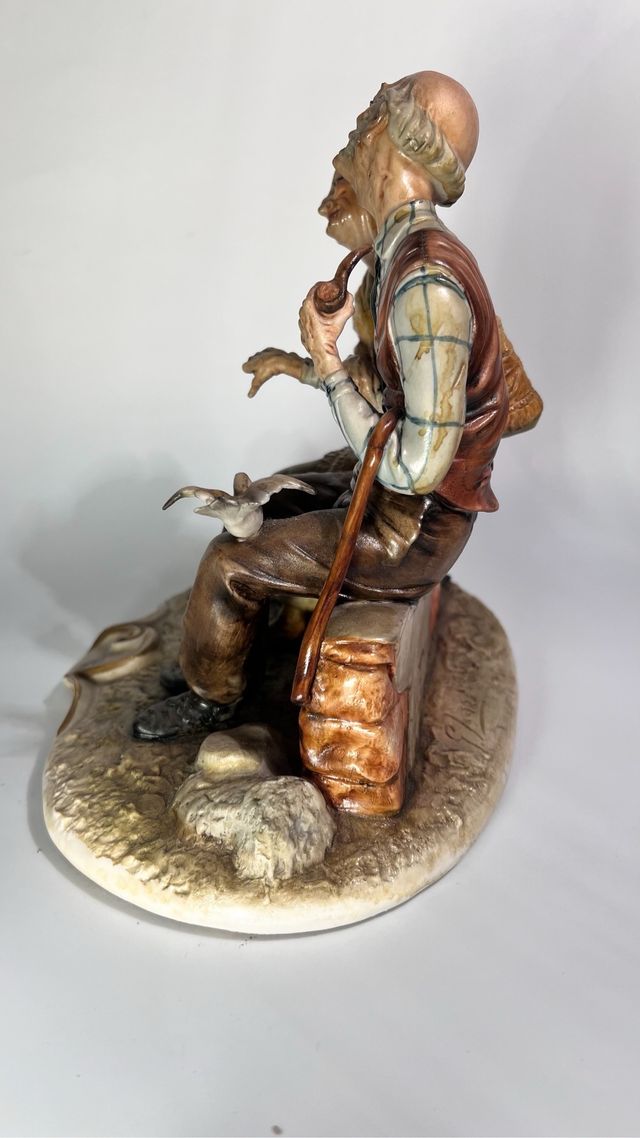 Statua di Capodimonte con coppia di anziani