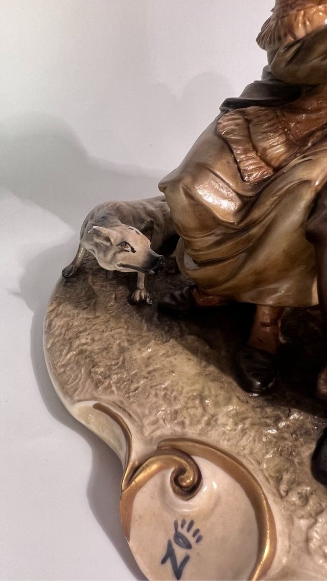 Statua di Capodimonte con coppia di anziani