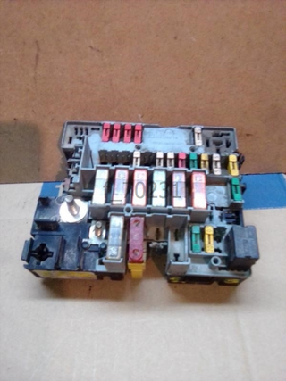 Caja de reles / fusibles Peugeot 206 (1998 f_70231