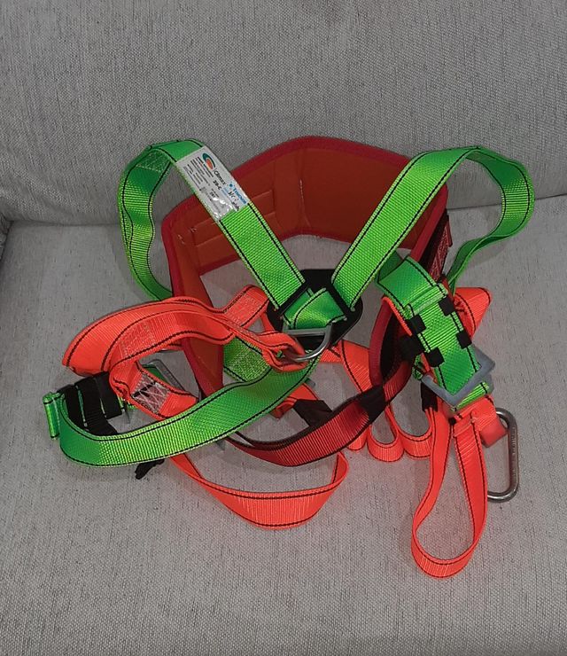Arnés seguridad + cinturón sujección + mosquetones