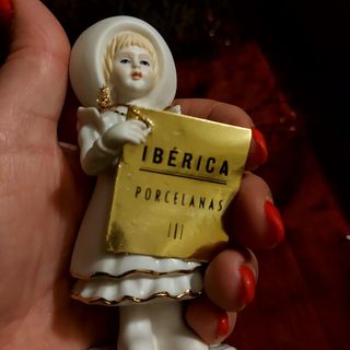 Pequena boneca decorativa