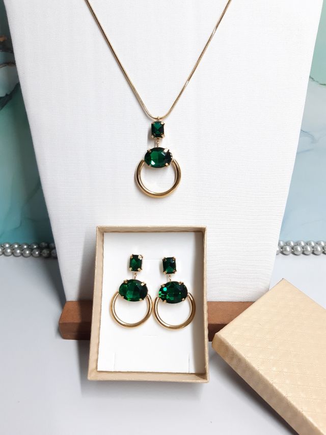 Colar e brincos, zircónias verdes