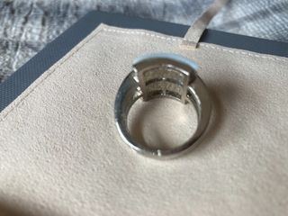 Anillo plateado y nacar