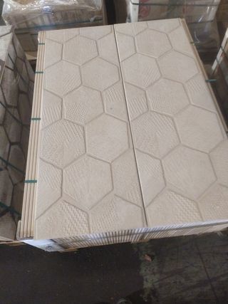 Gran almacén de azulejos en Alcalá de Guadaira