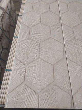 Gran almacén de azulejos en Alcalá de Guadaira