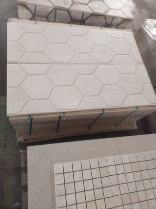 Gran almacén de azulejos en Alcalá de Guadaira