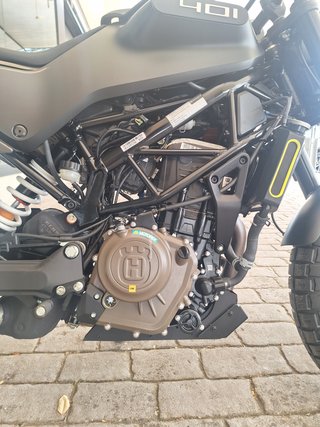 HUSQVARNA SVARTPILEN 401 2023