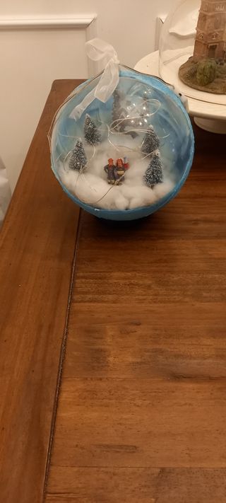 Paesaggio illuminato in palla grande di