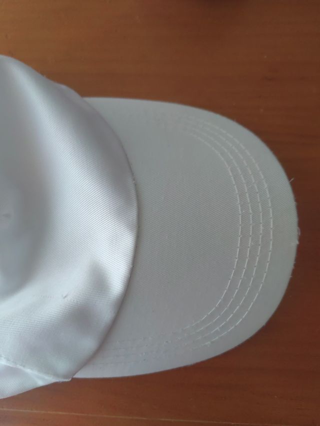 Cappuccio bianco leggero