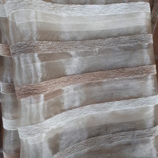 Tende beige-marrone chiaro