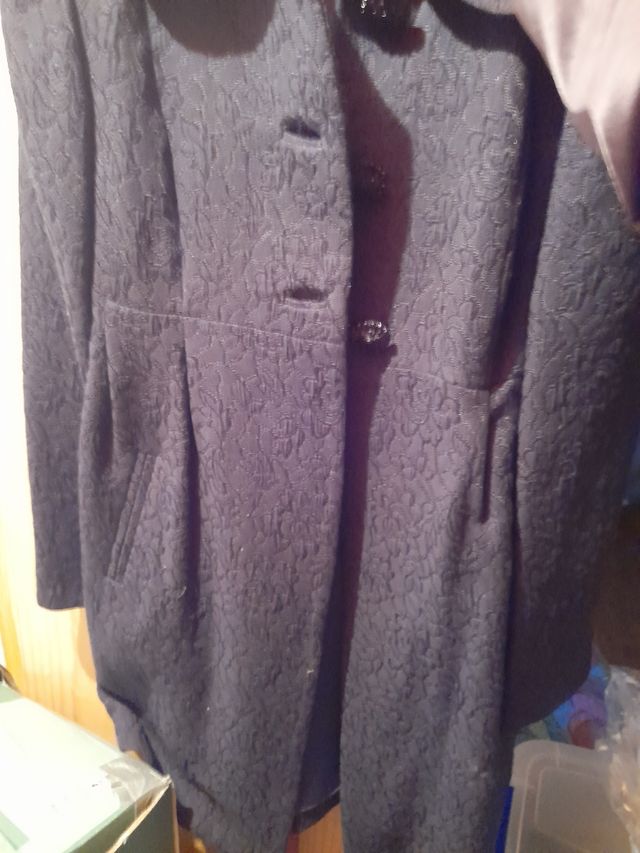 Abrigo negro nuevo precioso