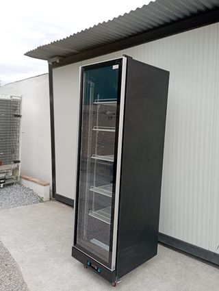 Vitrina expositora vertical con led