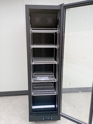 Vitrina expositora vertical con led