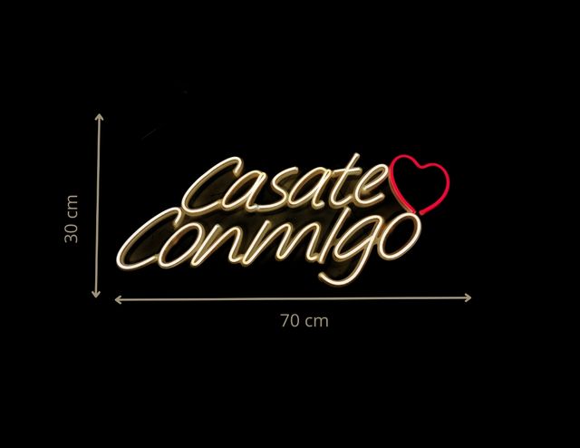 Frase neón Casate Conmigo bodas arco forma corazón
