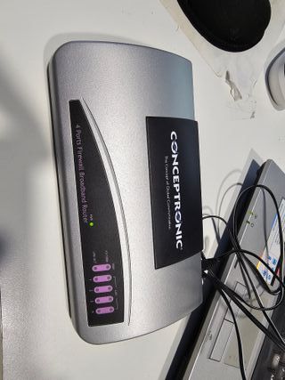 Conceptronic C100BRS4H Router/Firewall y Switch 4