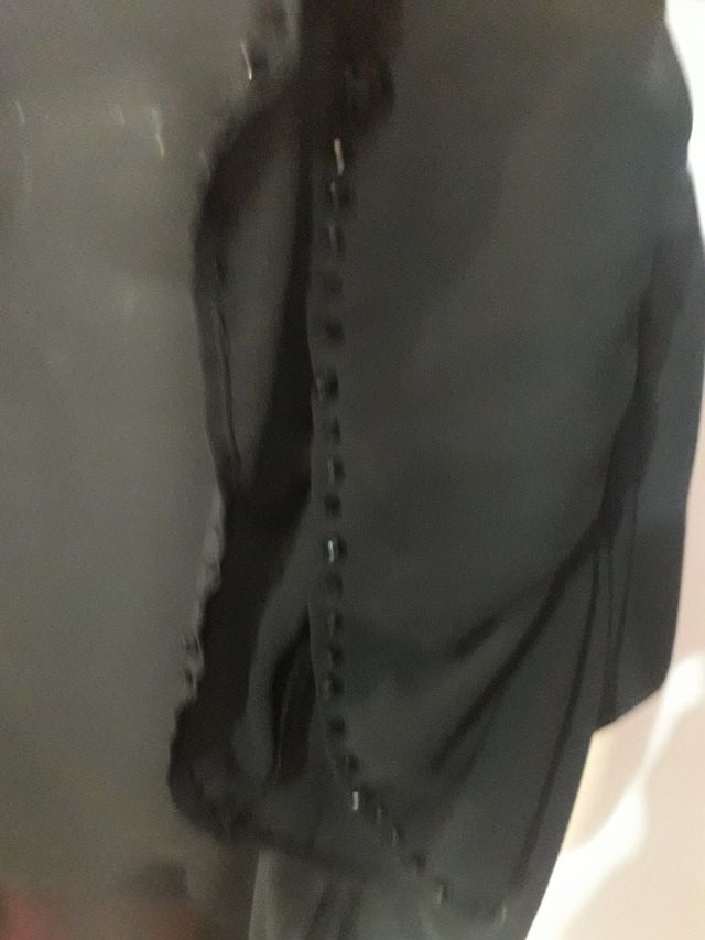 Blusa nera molto versatile semplice ed e