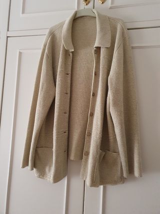 Chaqueta/Rebeca en beige ligera y comoda