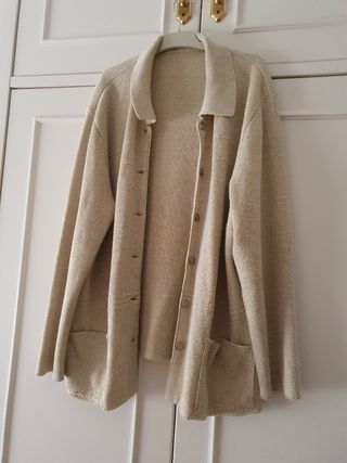 Chaqueta/Rebeca en beige ligera y comoda