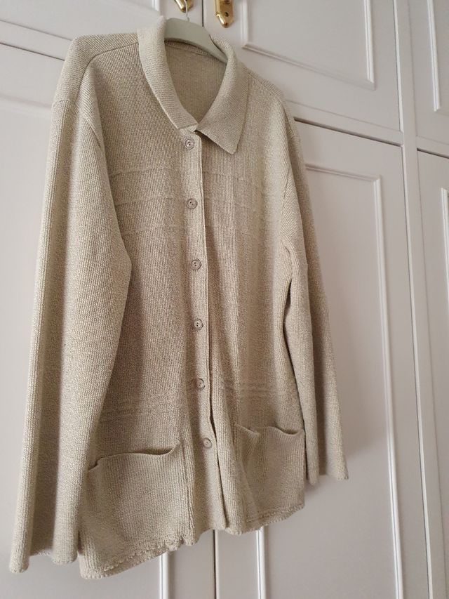 Chaqueta/Rebeca en beige ligera y comoda