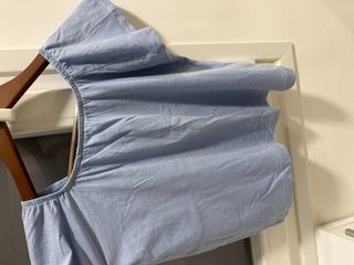 camiseta azul Klein de niña de Zara