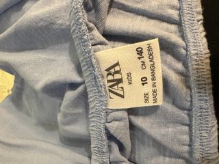 camiseta azul Klein de niña de Zara