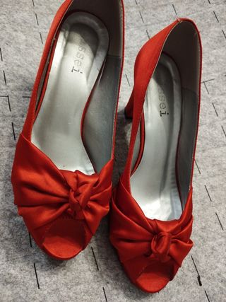 Zapatos fiesta raso rojo 36