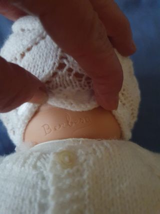 Muñeca a estrenar, vestida a mano