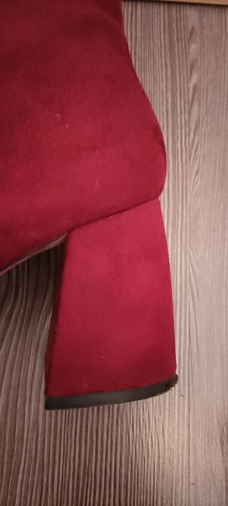 Botin granate burdeos ante Stradivarius 37