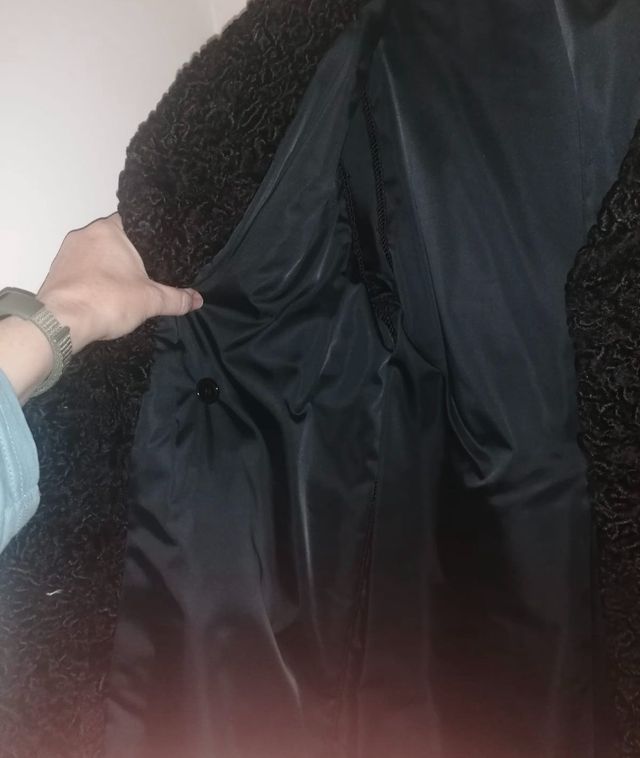 Abrigo de astracán negro