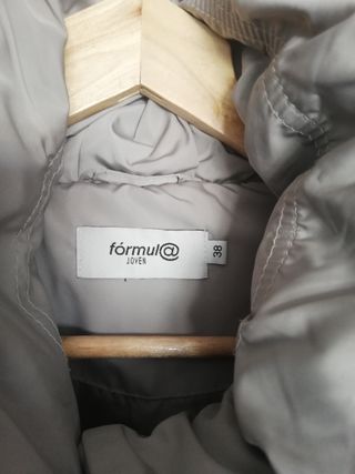 Plumas largo gris Fórmula Joven chica 
